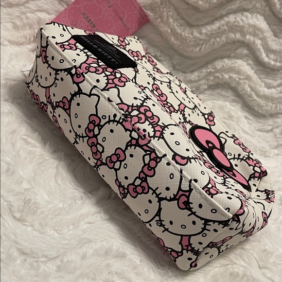 NWT Hello Kitty Impressions Makeup Bag - Picture 12 of 16